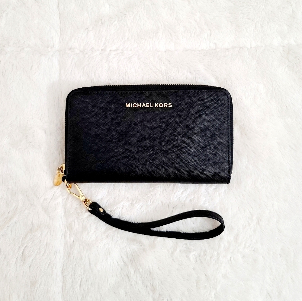 Michael Kors jet set travel wallet